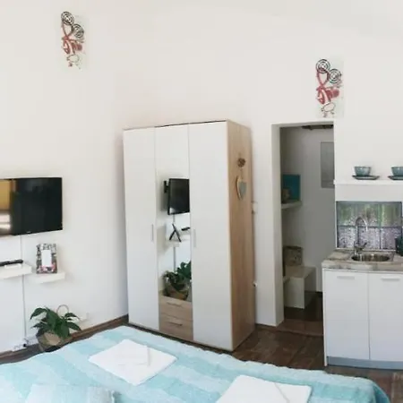 Oliva - Free Parking Apartman Póla